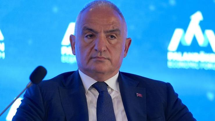 Bakan Ersoy, Palandöken Ekonomi Forumu panelinde konuştu: Özel sektör, devlet el ele vererek