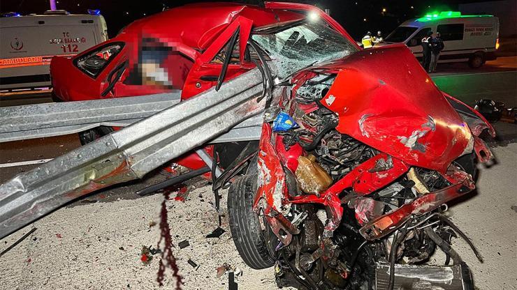 Kocaelide korkunç kaza Bariyerlere ok gibi saplandı: 2 ölü