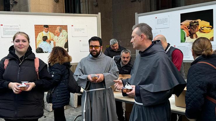 Papa Franciscus için St. Antuan Kilisesi’nde lokma dağıtıldı