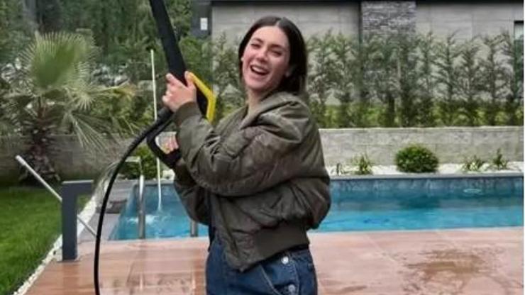 Fulya Zenginer, şimdi de temizlik yaparken verdiği pozlarla gündemde