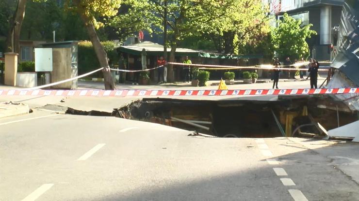 SON DAKİKA... İstanbul Sarıyerde yol çöktü