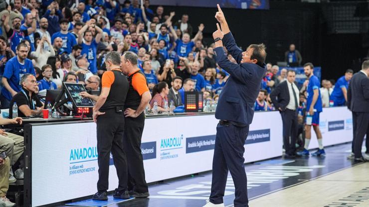 Anadolu Efes taraftarlarının tepkisi sonrası Ergin Atamanın oğlundan flaş paylaşım