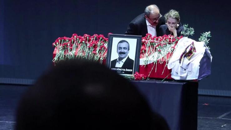 KIZINDAN ÖNDERE SON VEDA Gözyaşlarına boğuldu...