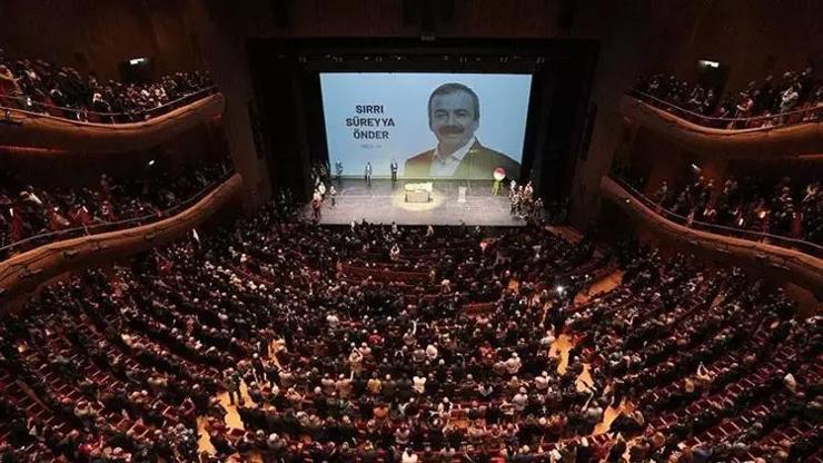 Sırrı Süreyya Önderin ardından Berkun Oyanın gözyaşları Hastaneye kaldırılmadan iki saat önce neler yaşandı Endişe ederek bu hayat yaşanmaz