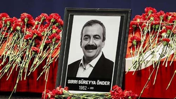 Sırrı Süreyya Önder son yolcuğuna uğurlandı Anneden oğluna veda: Ağıtlar yaktı...