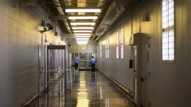 ABDde 12 saatlik alarm: Firar ettiği sanılan kayıp mahkum, meğer adliyede unutulmuş...