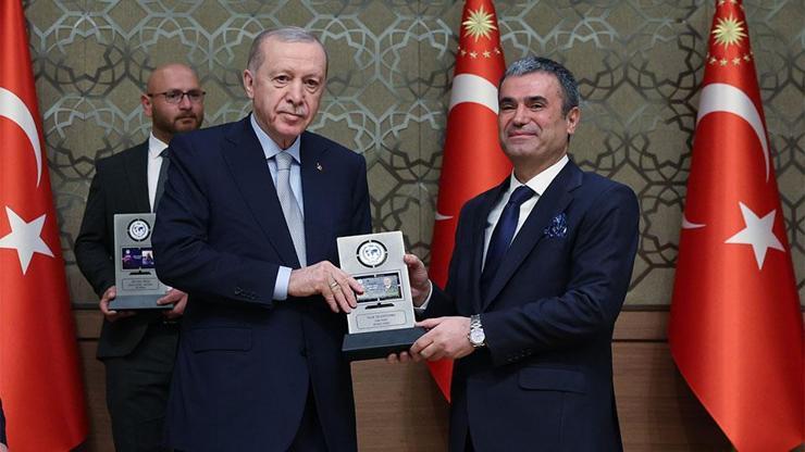 CNN TÜRK yılın televizyonu seçildi… Ödülü Demirören Medya TV Grup Başkanı Murat Yancı aldı