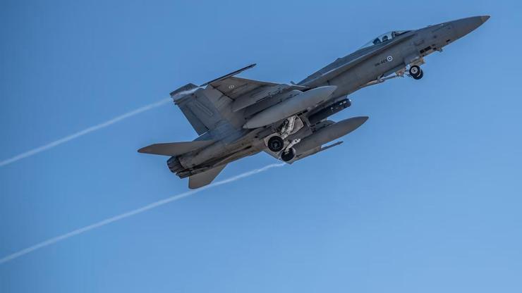 Finlandiya’da savaş uçağı düştü: Pilot fırlatma koltuğuyla kurtuldu