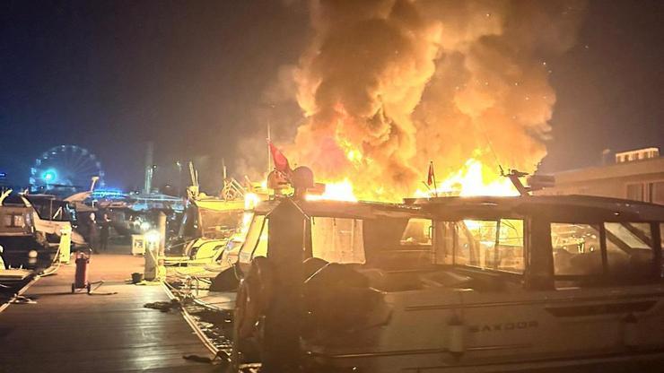 SON DAKİKA... İstanbul Tuzla marinada 4 tekne alev alev yandı