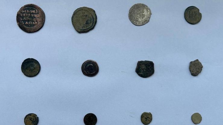 Tarihi eser operasyonunda 12 sikke ve 14 tarihi eser ele geçirildi Tarihi eser operasyonunda 12 sikke ve 14 tarihi eser ele geçirildi