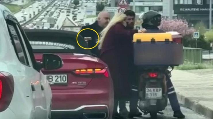 İstanbulda trafikte tartıştığı motokuryeye silah çekti