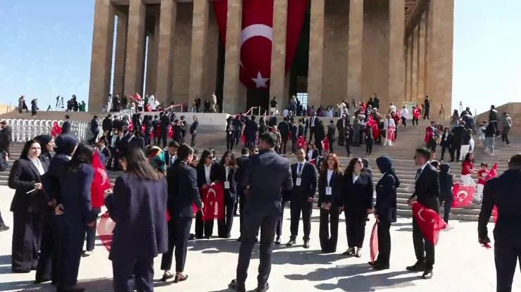 81 ilden gençler Atatürkü anmak için Anıtkabire gitti