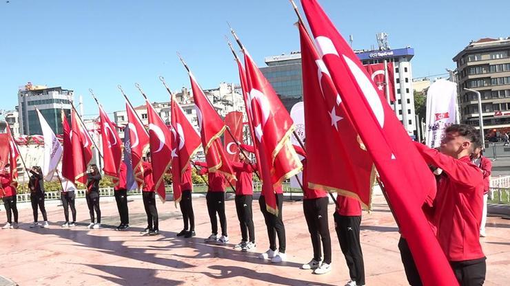 19 Mayıs Atatürk’ü Anma, Gençlik ve Spor Bayramı Taksim’de doyasıya kutlandı