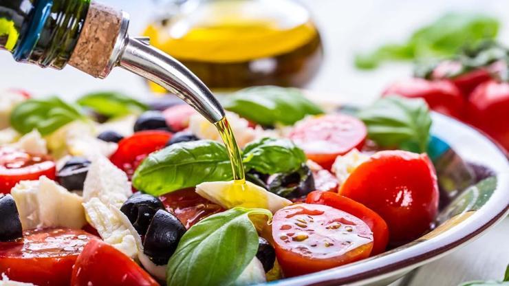 Kanserle savaşan besinler listesi Kefirden balığa, zeytinyağından kuru baklagillere... Bu besinleri sofranızdan eksik etmeyin