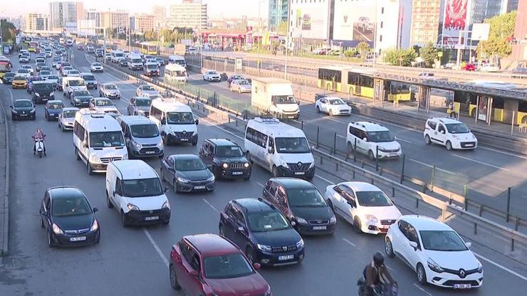 1 YILDA 107 SAAT | İstanbul trafiğinde kaybedilen zaman ömür tüketiyor
