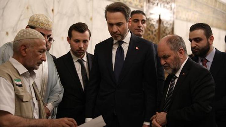 Bakan Bayraktar Emevi Camisini ziyaret etti