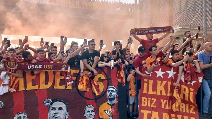 Şampiyon Galatasaray’a İzmir’de görkemli karşılama