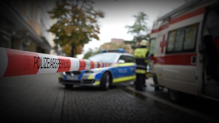 Almanya'da tren istasyonunda bıçaklı dehşet! Çok sayıda kişi yaralandı Almanya'da tren istasyonunda bıçaklı dehşet! Çok sayıda kişi yaralandı