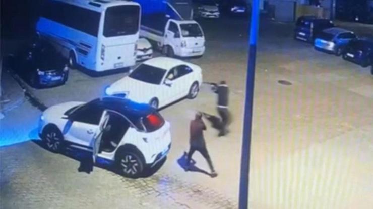 Yer: İstanbul... Aracın önünü kesip kalaşnikoflarla taradılar
