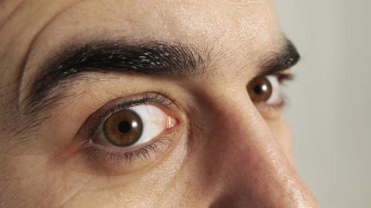 Erkeklerde yeni moda: KİRPİK TIRAŞI TikTok trendi için uyarı geldi..