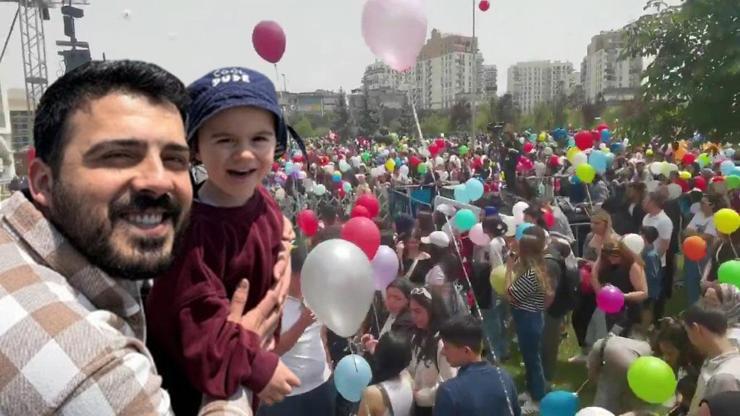 Kanseri yenen küçük Asaf’ın balonları gökyüzünde Bizim fazla çevremiz yok diye seslenen babanın çağrısını duyan binlerce vatandaş akın etti…