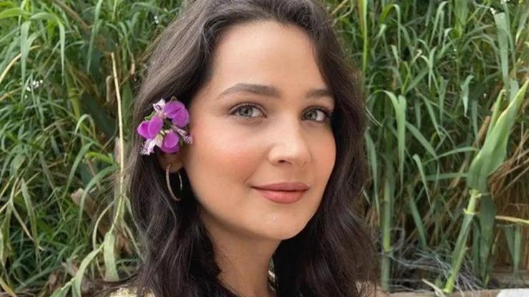 Gülsim Ali’den Samimi Açıklama: “Annem Evlenmemi İstiyor, Gözyaşlarını Tutamadı”