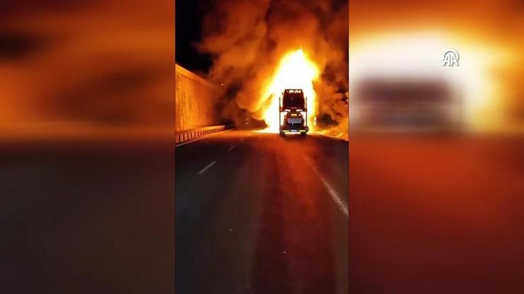 Bilecikte seyir halindeki TIR alev topuna döndü