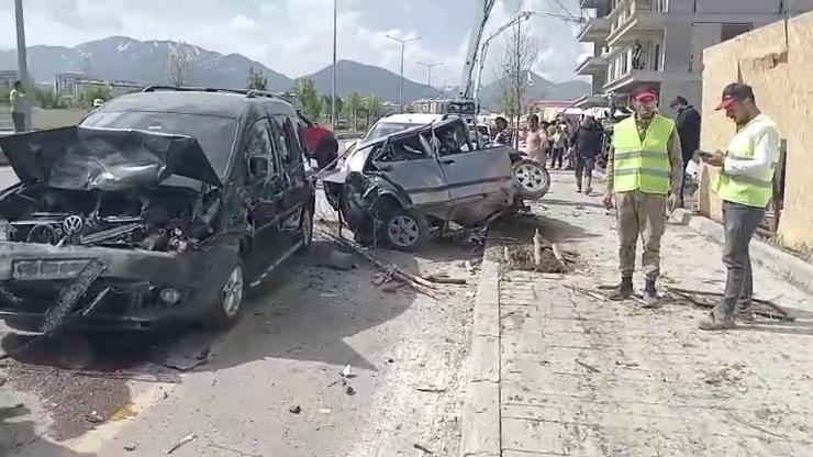 Erzurumda freni boşalan beton mikseri onlarca aracı hurdaya çevirdi