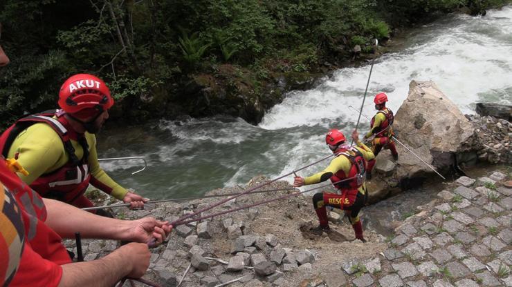 Derede kaybolan Faisal'i arama çalışmalarında 2'nci gün Derede kaybolan Faisal'i arama çalışmalarında 2'nci gün