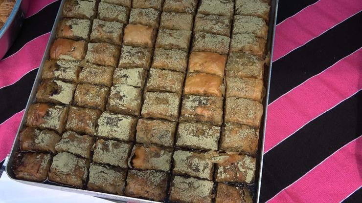 Baklavanın Böylesini İlk Kez Duyacaksınız Rizede İlgi Odağı Oldu... Tadan Bir Daha İstedi
