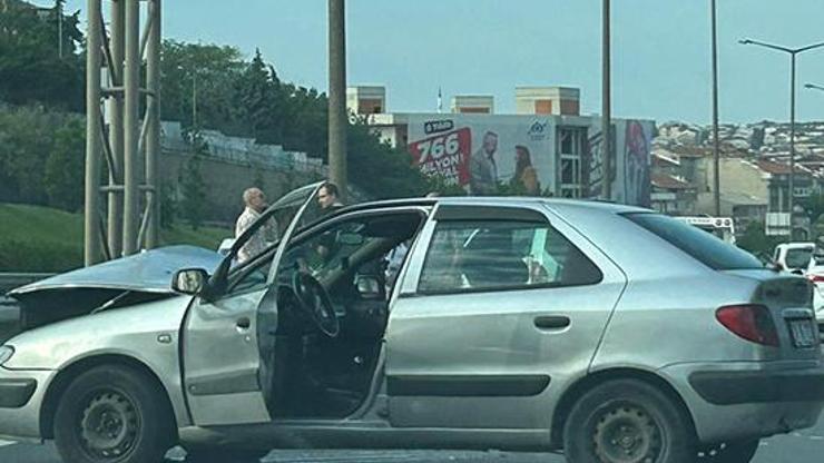 Metris Kavşağı’nda zincirleme kaza: 5-6 araç birbirine girdi, trafik kilitlendi