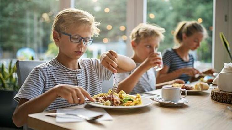 Çocuğunuz Hızlı mı Yiyor Bu Alışkanlık Obeziteyi Tetikliyor