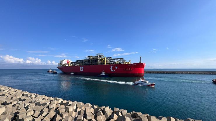 Türkiye’nin ilk yüzer doğal gaz üretim platformu Osman Gazi Filyos Limanı’na ulaştı