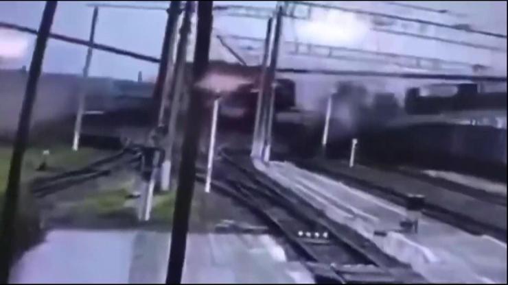 Rusya’da Facia: Köprü çöktü, araçlar enkaza düştü