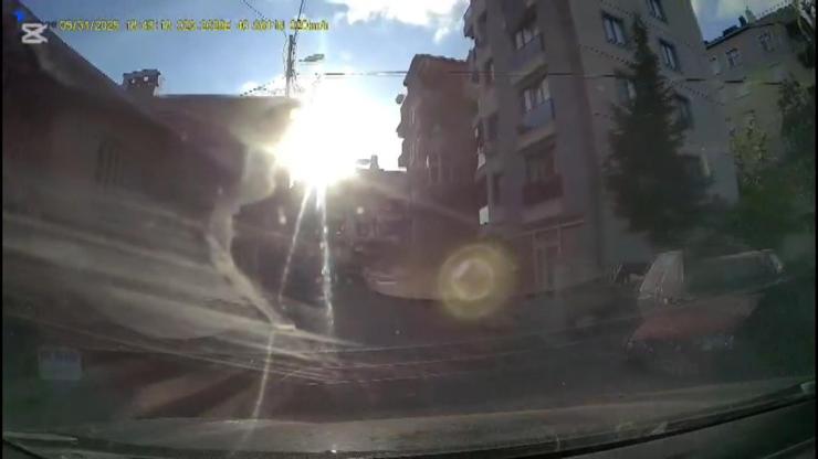 İstanbul - Pendik'te trafikte tartıştığı sürücüye eşi ve kızının yanında bıçak çekti; o anlar kamerada İstanbul - Pendik'te trafikte tartıştığı sürücüye eşi ve kızının yanında bıçak çekti; o anlar kamerada