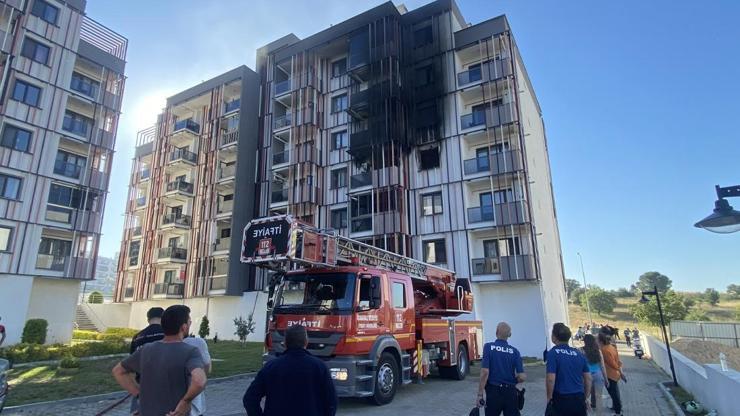 Çanakkalede korkutan yangın: 10 kişi dumandan etkilendi