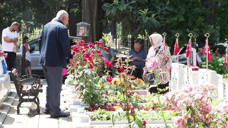 Edirnekapı Şehitliğinde buruk bayram