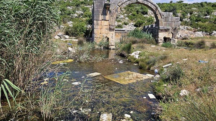 Çöplüğe dönmüştü 1800 yıllık kutsal çeşme ve kaplıca turistik alan olacak...