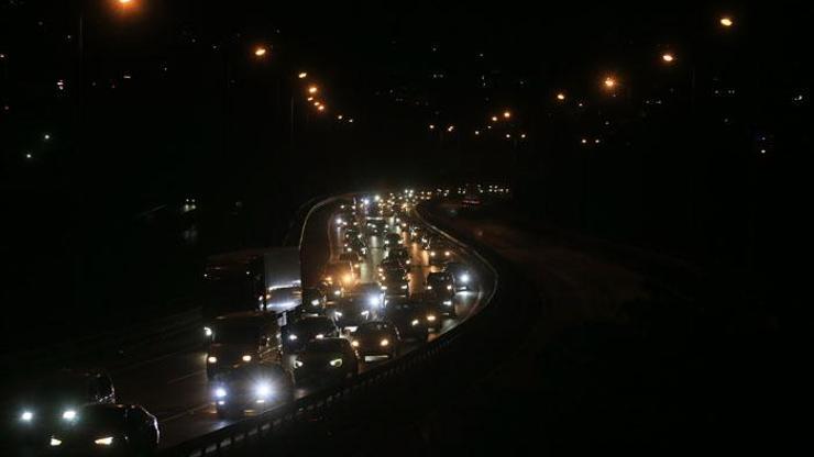 Yollarda bayram tatilinden dönüş yoğunluğu başladı