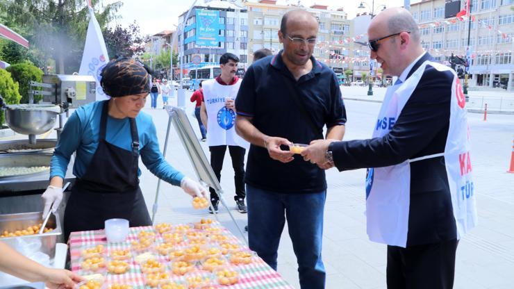 Şehitler için lokma dağıttılar Şehitler için lokma dağıttılar