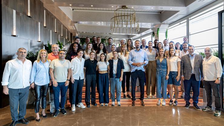 A Milli Kadın Basketbol Takımına uğurlama yemeği