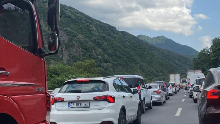 Sakarya’da kaza: 3 yaralı Sakarya’da kaza: 3 yaralı
