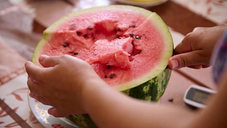 Karpuzu Böyle Tüketirseniz Kan Şekerini Dengeliyor Kalbi Koruyor, Saçları Güçlendiriyor... Karpuzun Faydası Say Say Bitmiyor