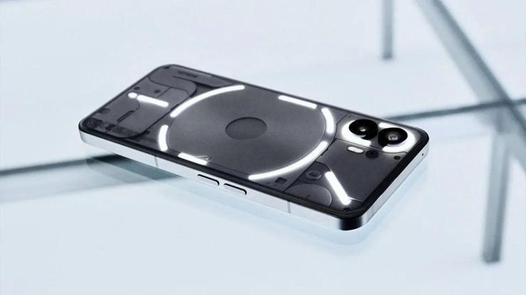 Phone (3) alışılmış tasarım çizgisinden farklı