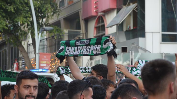Sakaryaspor'un 60'ıncı yılı coşkuyla kutlandı Sakaryaspor'un 60'ıncı yılı coşkuyla kutlandı