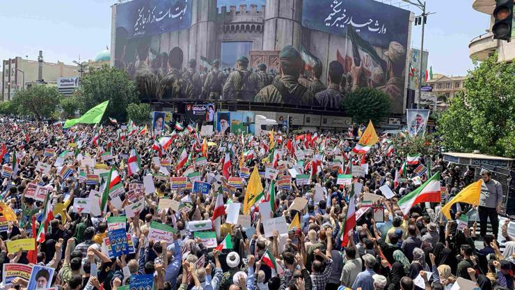 İran halkından İsrail’e öfke protestosu: Tahran’daki meydanlara akın edildi