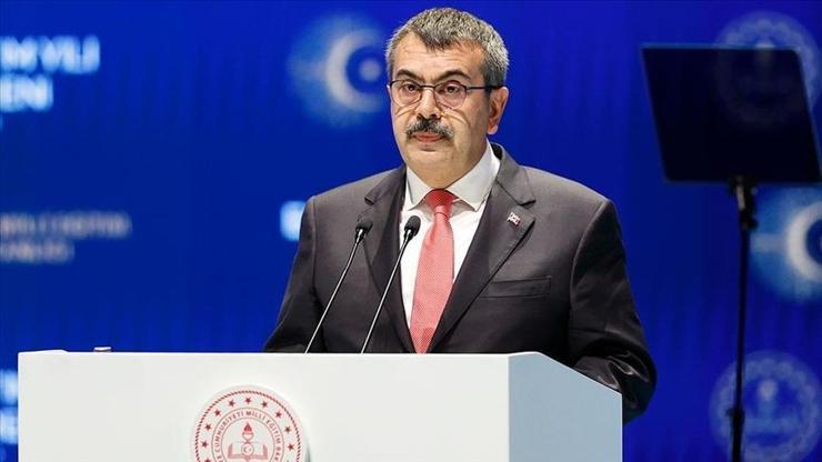 Bakan Tekin açıkladı: Okullarda kıyafet yönetmeliği yeniden değişti Bakan Tekin açıkladı: Okullarda kıyafet yönetmeliği yeniden değişti