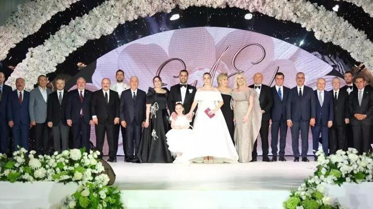 ÇIRAĞAN DEĞİL ÇORUM JET SOSYETE BU DÜĞÜNÜ KONUŞUYOR Sinan Engin’in kızı Elif Engin, Ahmet Ahlatcı’nın oğlu Ahmet Emin Ahlatcı ile evlendi