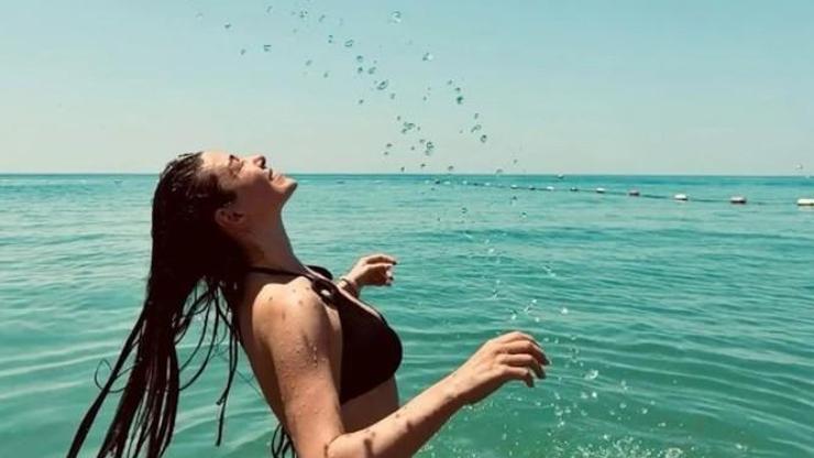 Aslıhan Güner, Yaz Sezonunu Bikinili Pozlarla Başlattı