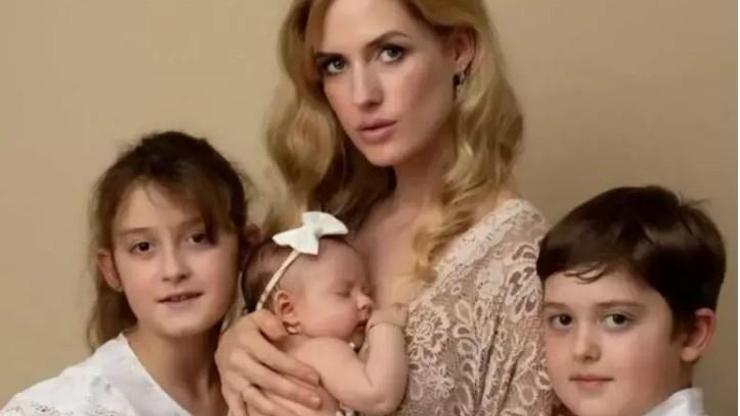 Wilma Elles, 4. Çocuğuna Hamile Büyüyen Karnı ile Yeni Paylaşımlar Yaptı